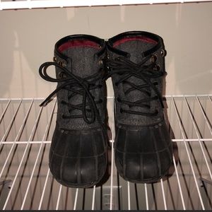 Tommy Hilfiger duck booties
